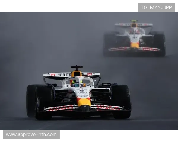 F1赛季最新动态：梅赛德斯车队迎来技术革新，红牛引擎表现令人期待