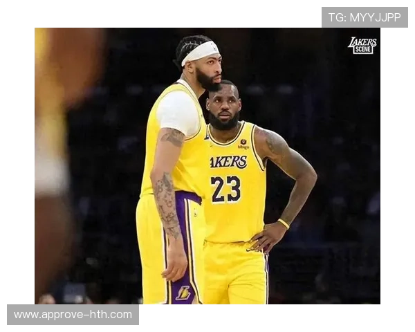 湖人队在季前赛中大胜勇士 詹姆斯表现出色助球队取得胜利