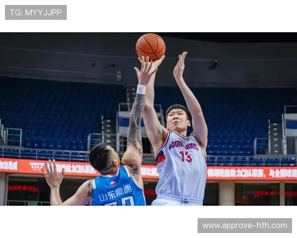 CBA联赛焦点战激烈对决 球星表现引发球迷热议